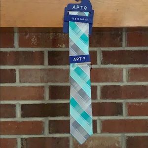 Apt 9 Tie and Tie Bar Set